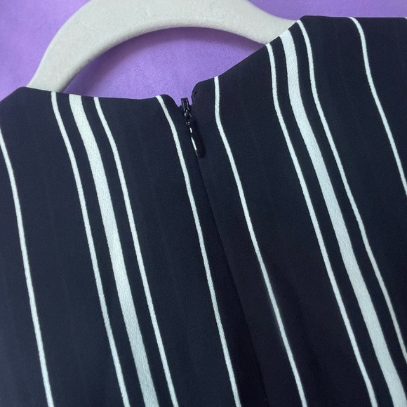 H&M Black and White Striped V-Neck Jumpsuit with Attached Belt Size 2 - Picture 6 of 10